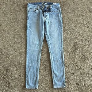Women’s Levi’s light wash skinny jeans size 29